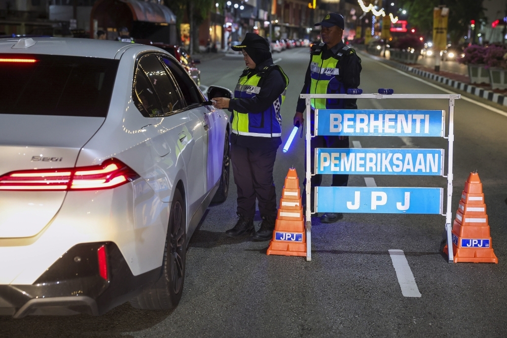 JPJ puts the brakes on illegal Singaporean e-hailing rides with four vehicle seizures