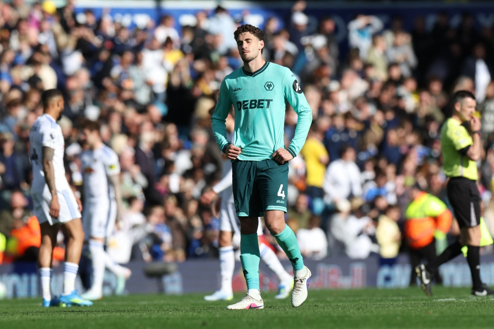 Premier League relegation fight intensifies as Wolves exit, West Ham puts pressure on Spurs