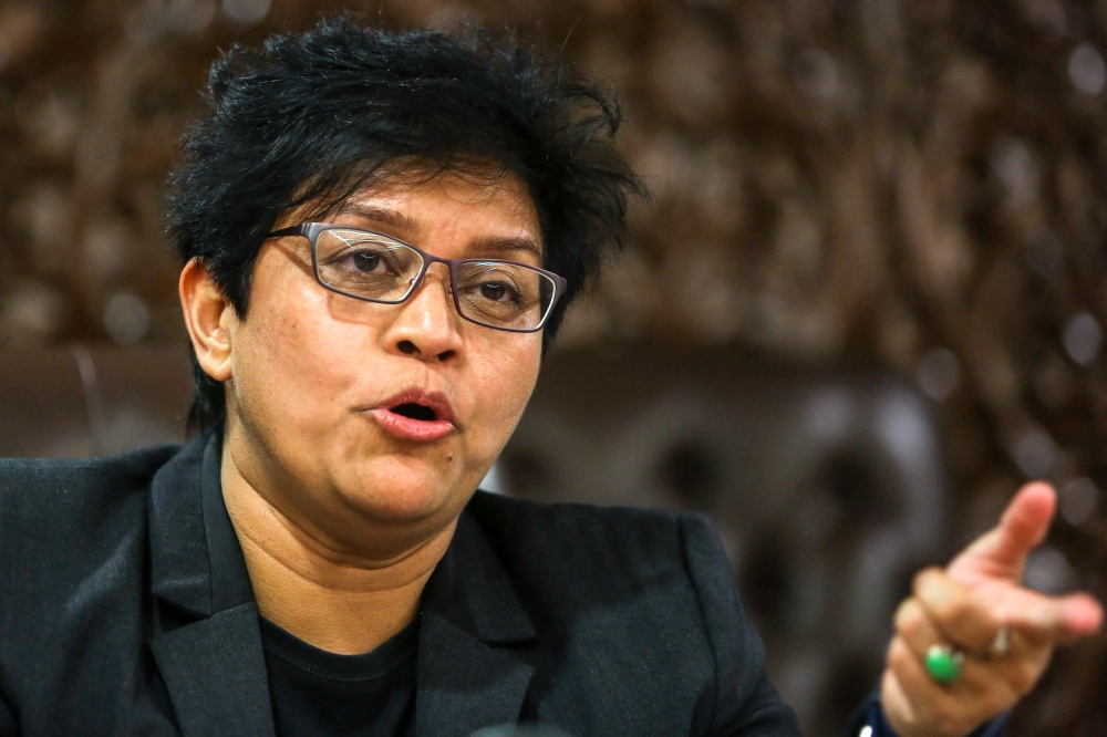 Azalina: Petronas fuel supply expected to remain stable until August