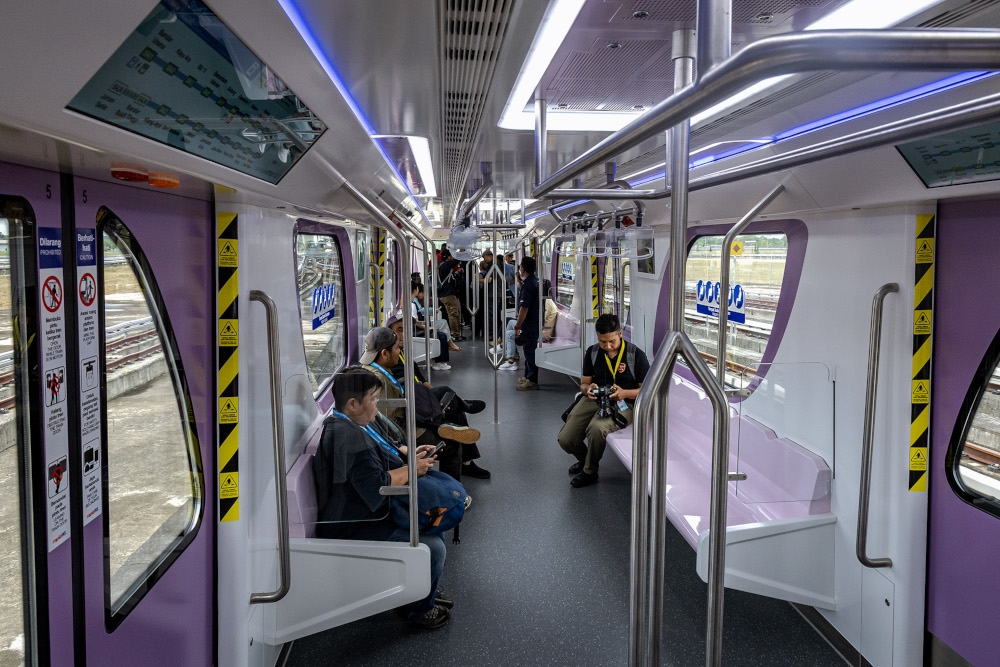 Long wait over: LRT3 finally rolls into Shah Alam, bringing relief for commuters