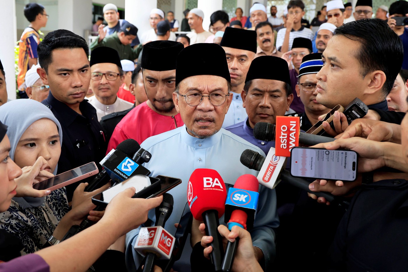 No more MACC orange uniform for political leaders in court — Anwar