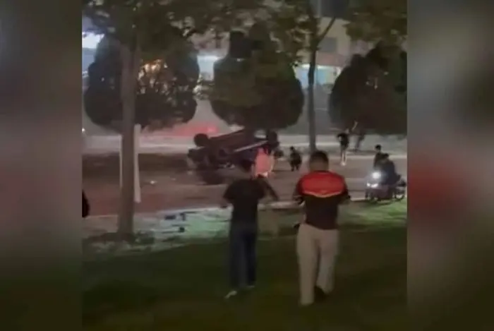 Did a reckless teen overturn his car in Seremban?