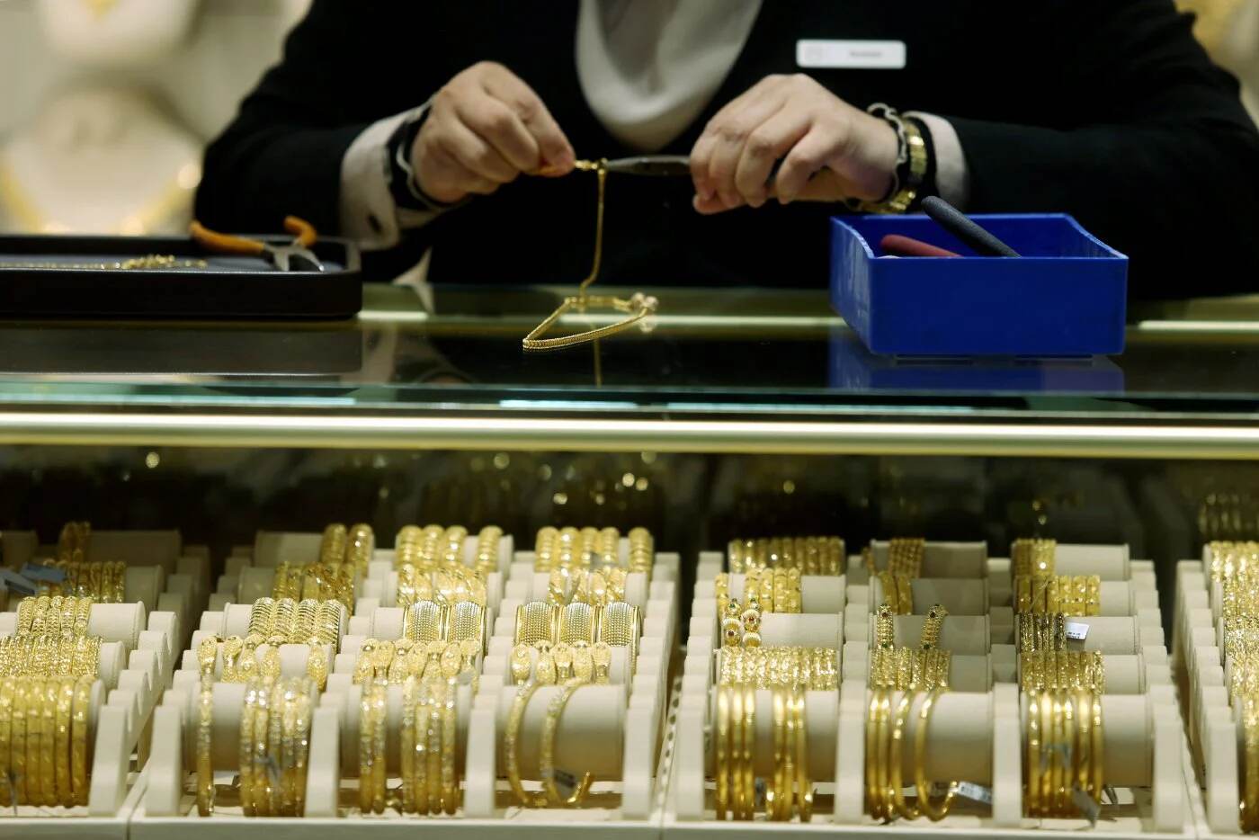 Gold extends record rally above US$4,300, eyes best weekly gain since 2008