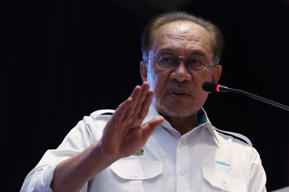 Anwar directs Miti, Economy Ministry to engage industries hit by global supply crisis