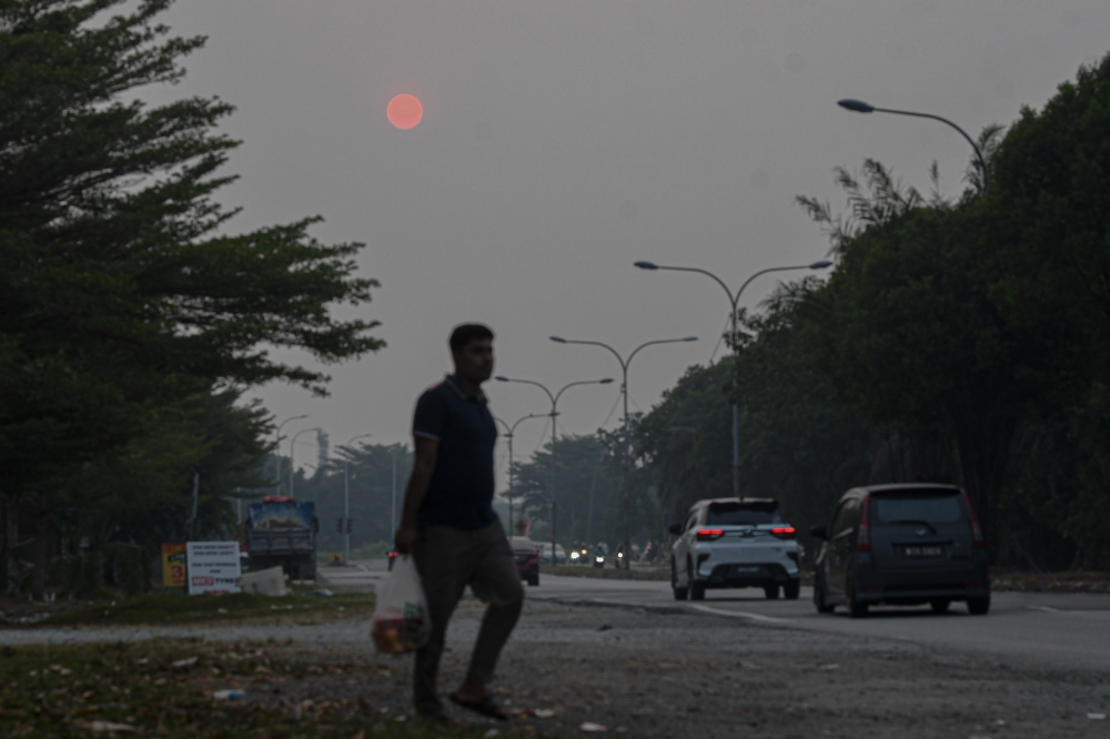 Air quality worsens across Malaysia: 38 stations in unhealthy bracket, Johor hardest hit