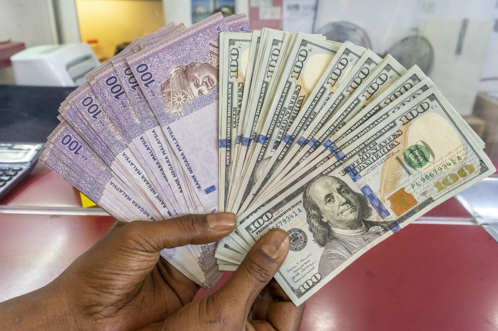 Ringgit opens mixed as stronger US data lifts greenback, traders eye October rate hike odds