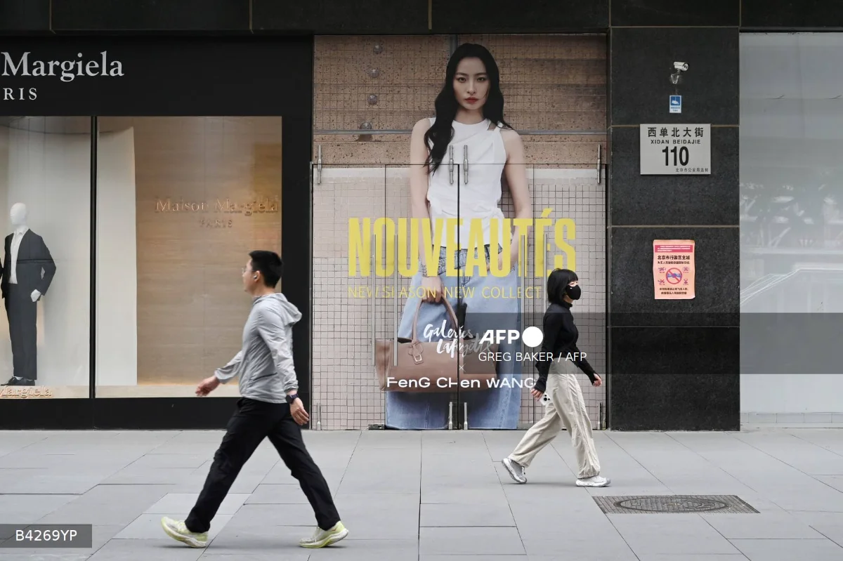 Smarter Chinese shoppers reshape luxury market