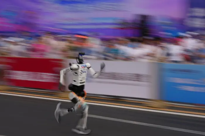 A humanoid robot sprints to victory in Beijing, beating the human half-marathon world record