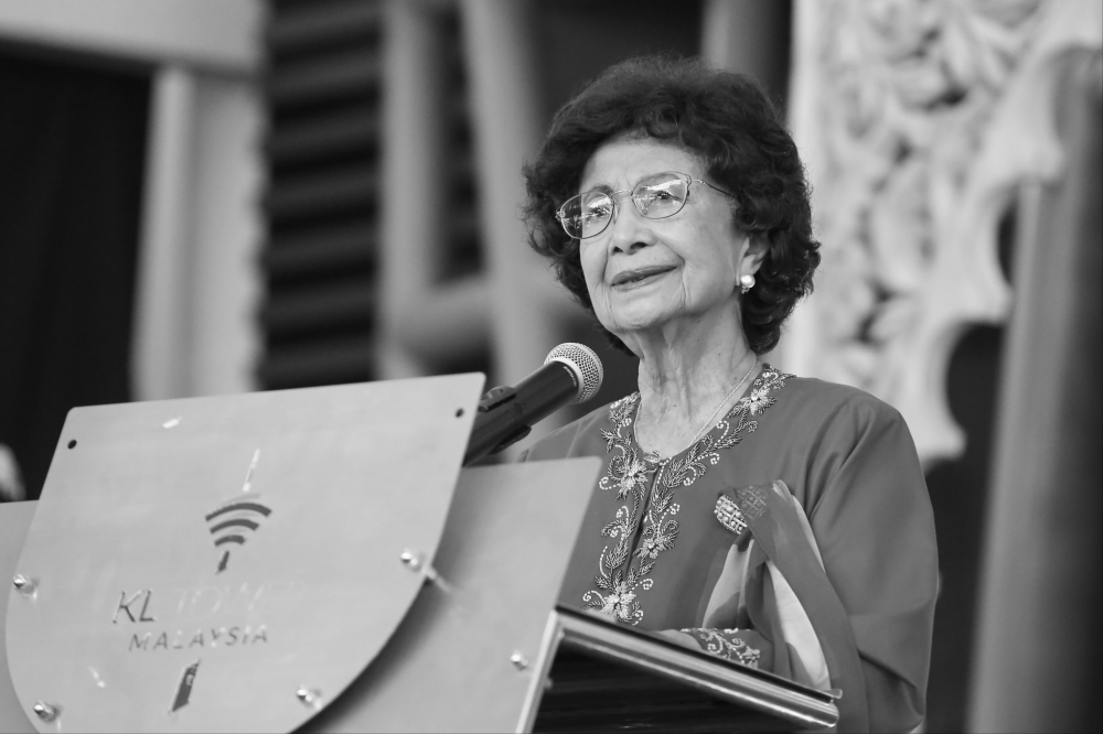 Dr Siti Hasmah dies aged 100 at IJN