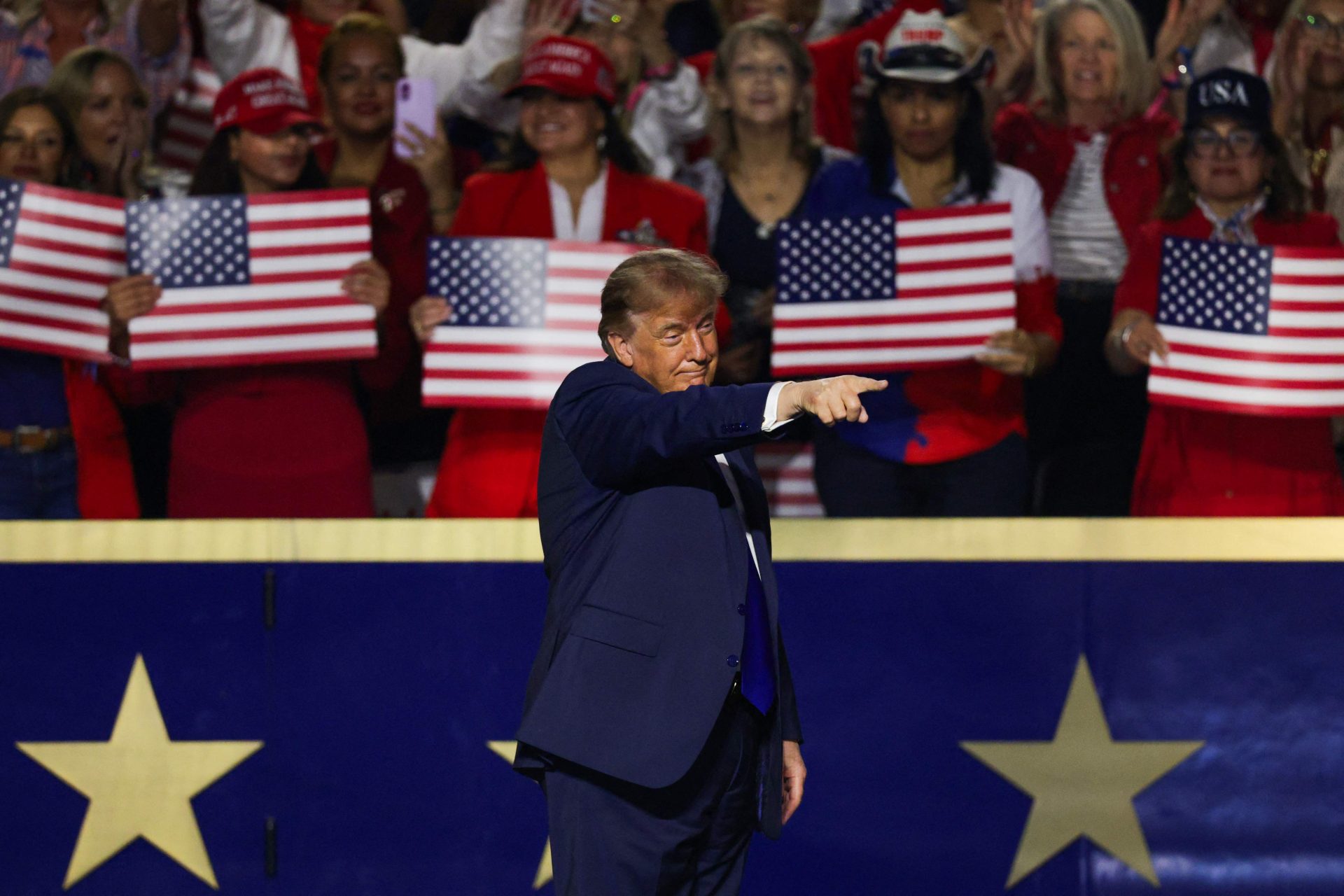 Trump promises Americans US$5,000 if Republicans win Congress