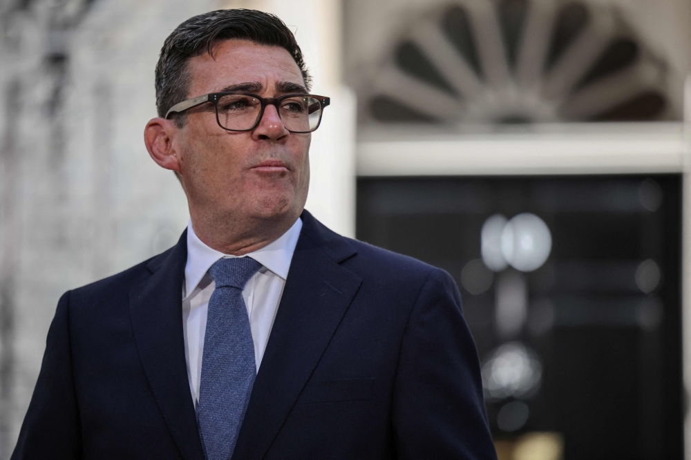 Andy Burnham becomes UK prime minister, purges cabinet of Starmer loyalists