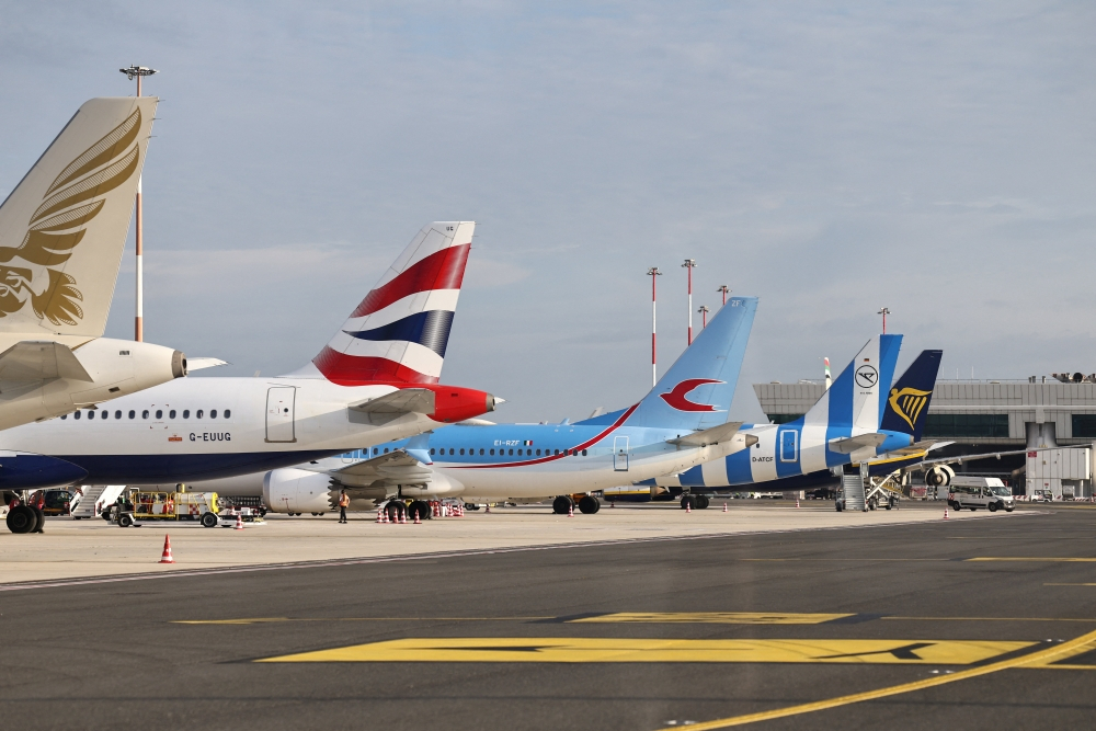 Airlines to fly more passengers but profits to halve in 2026, industry warns