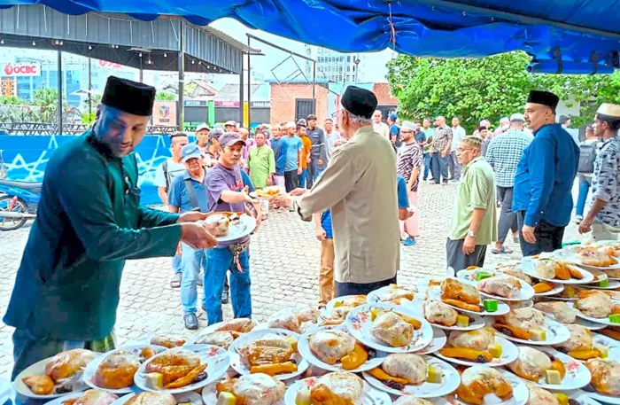 Mosque offers free meals
