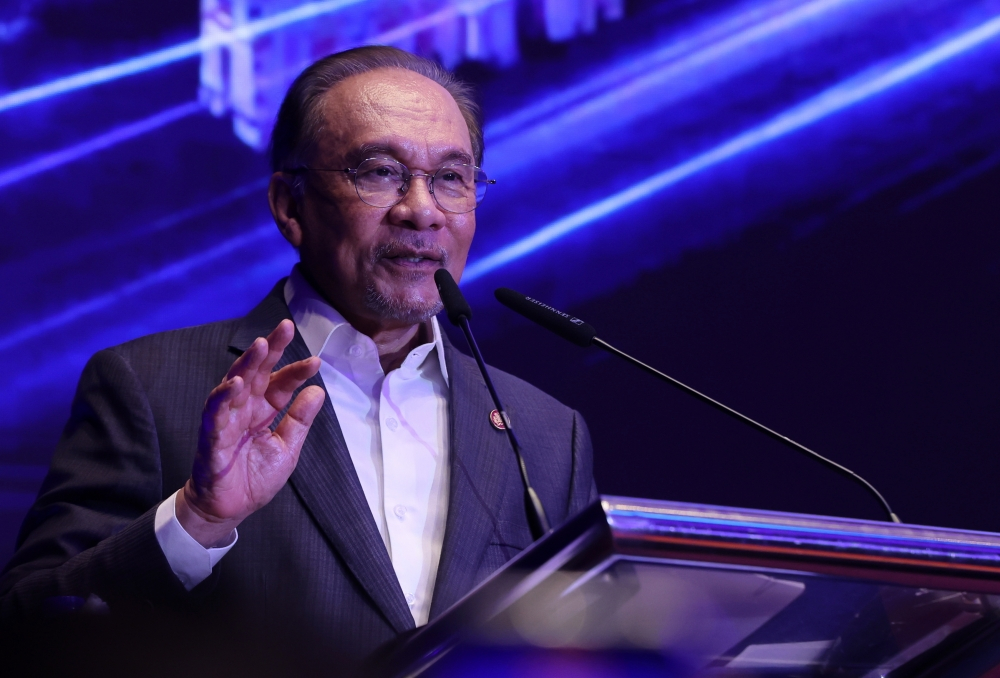 Anwar Launches AI Malaysia, Offers Free AI Software Access for 100,000 Youths