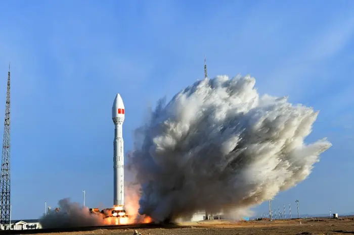 AI Speeds Up China’s Satellite Manufacturing to 28 Days
