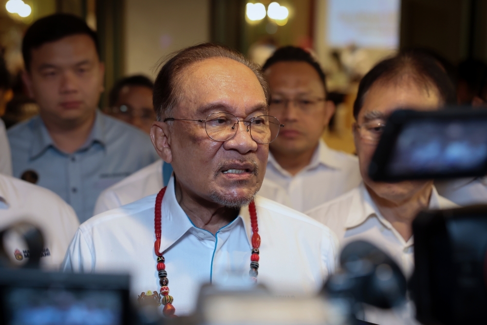 Tech-savvy and proud of our roots — Anwar says Malaysia’s youth must lead in AI without losing their identity