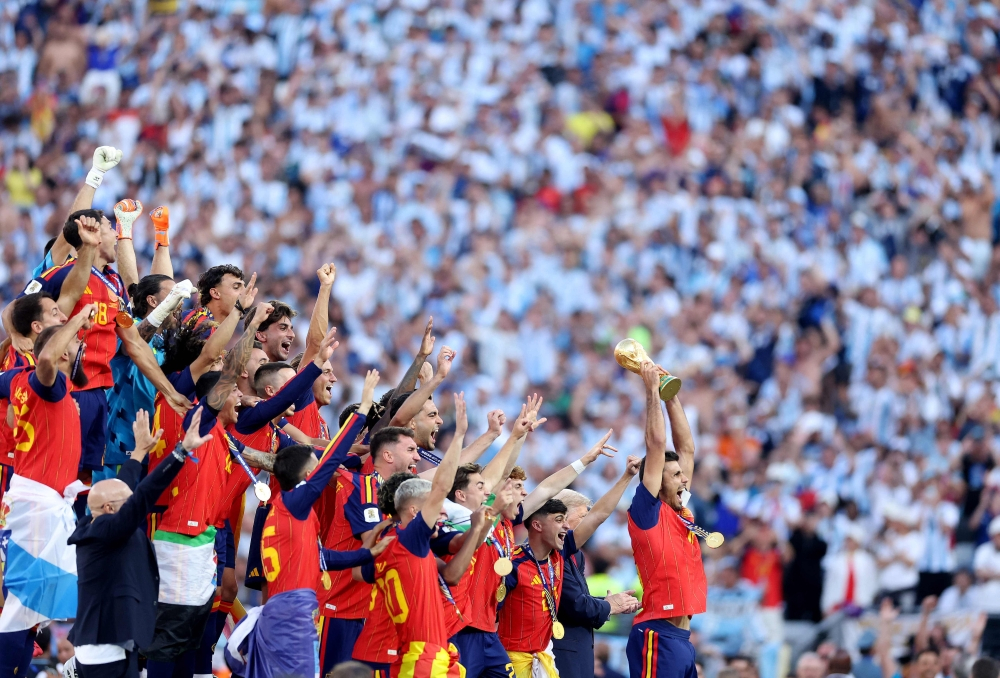 Spain leave it late to deny Messi fairytale ending and reclaim World Cup