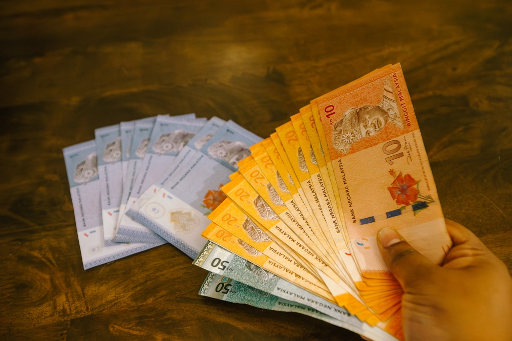 Ringgit opens higher against US dollar as easing oil‑supply concerns lift sentiment