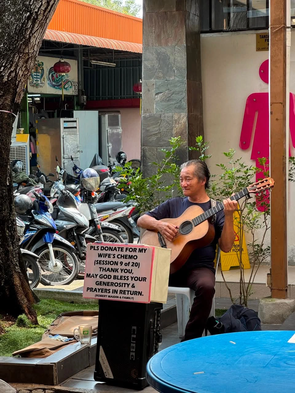 Penang uncle plays guitar at Batu Lanchang Market to raise funds for wife’s chemotherapy