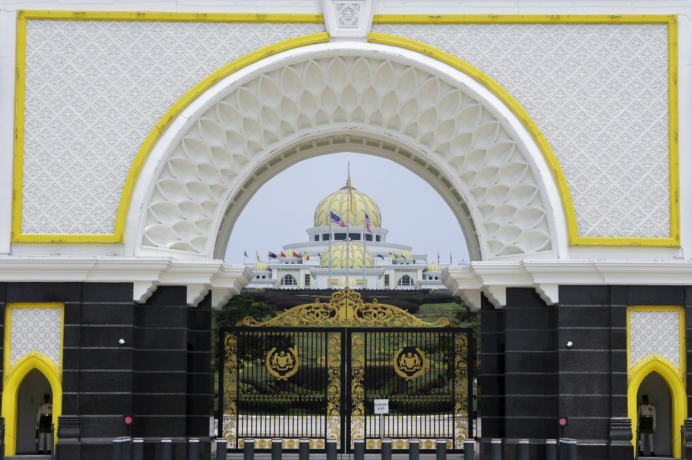 FT Pardons Board convenes at Istana Negara amid talk of Najib’s petition
